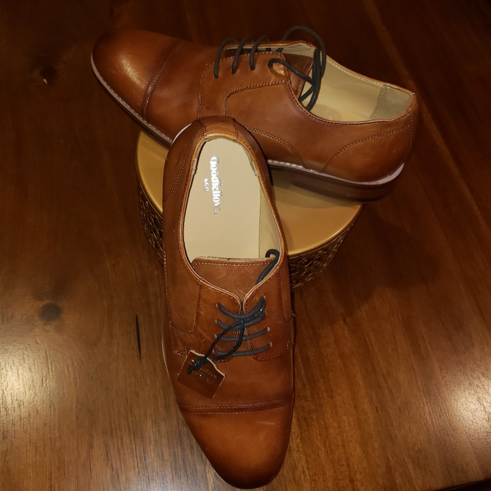 Shoe - Picture 2 of 3